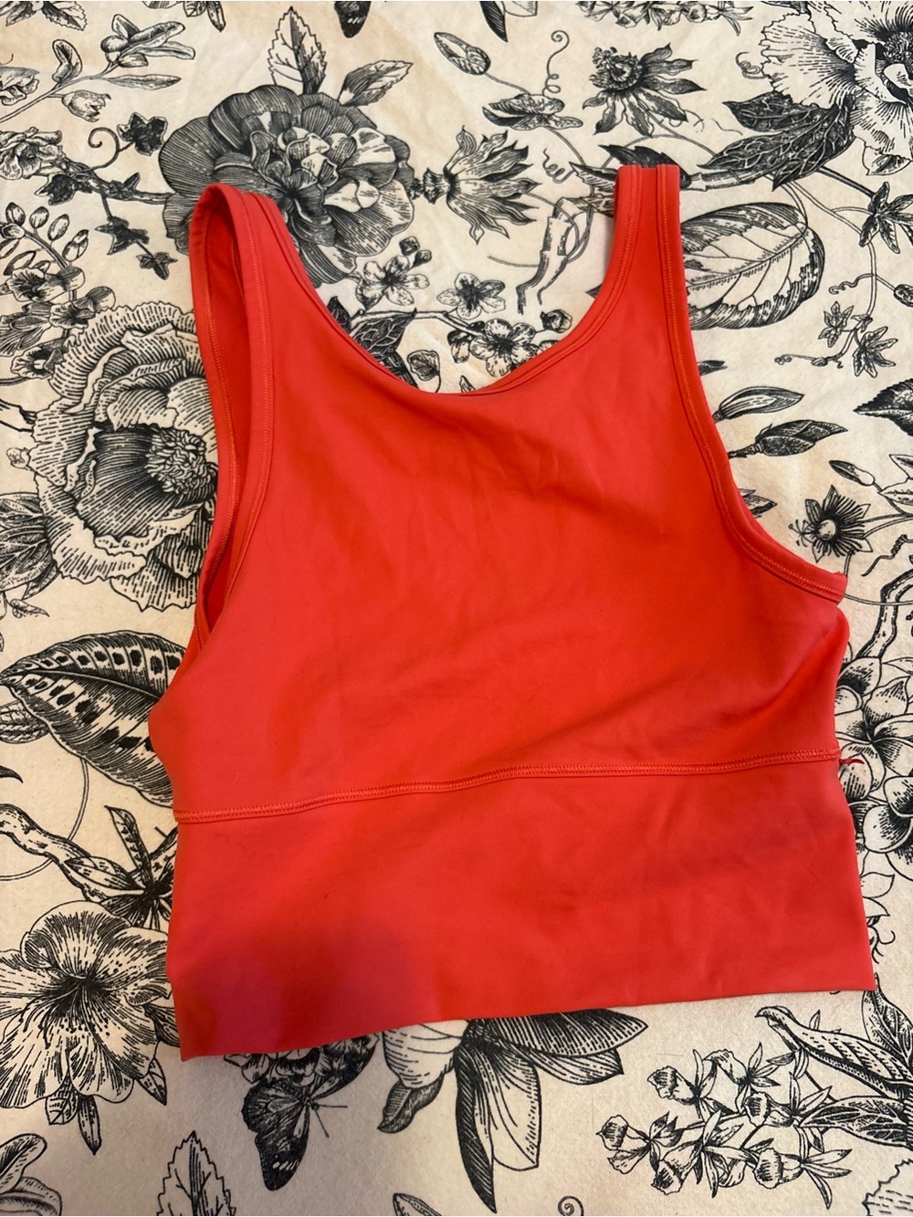 Lulu power pivot Crop Tank Top